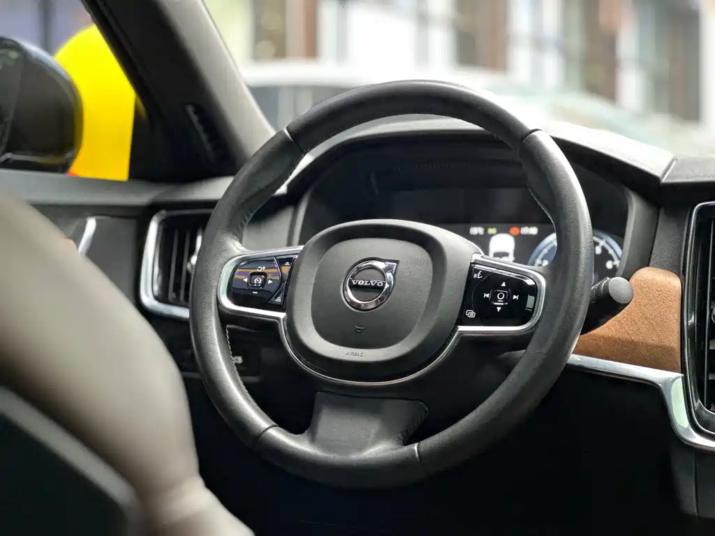 VOLVO S90 2021