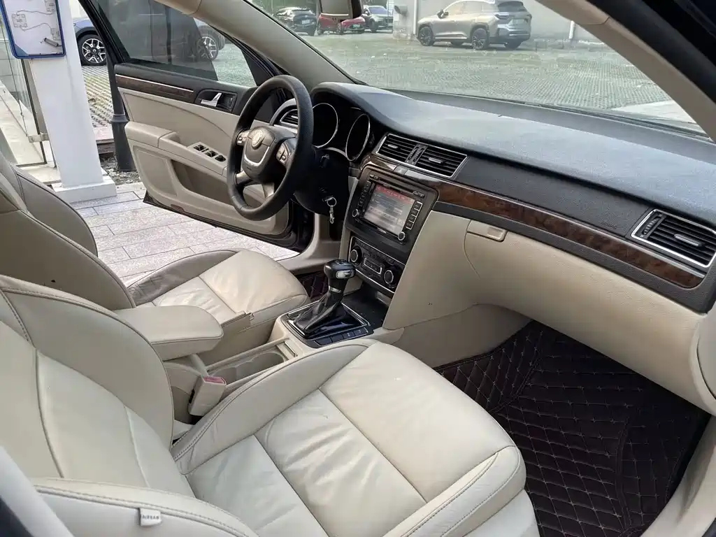 SKODA SUPERB 2012
