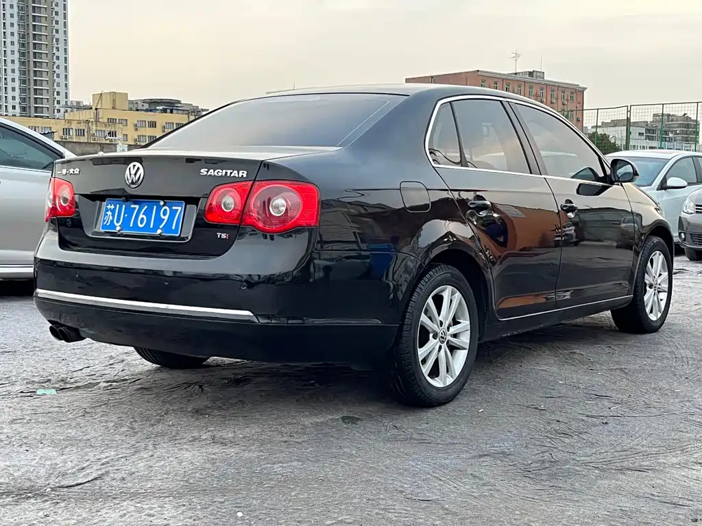 VOLKSWAGEN SAGITAR 2011
