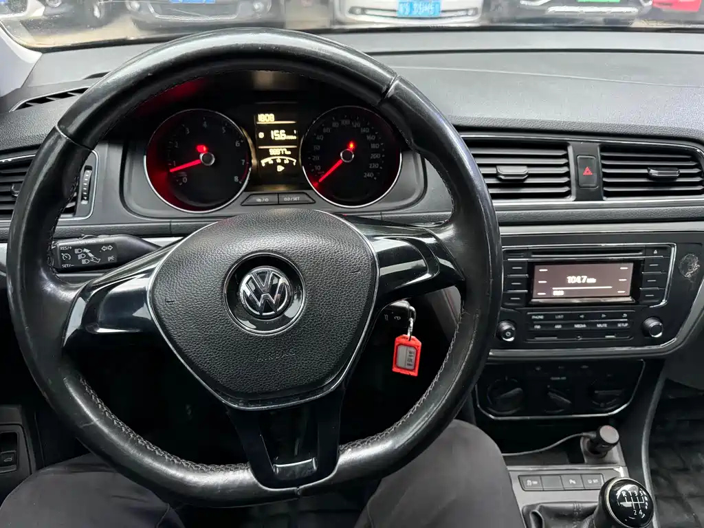 VOLKSWAGEN LAVIDA 2016