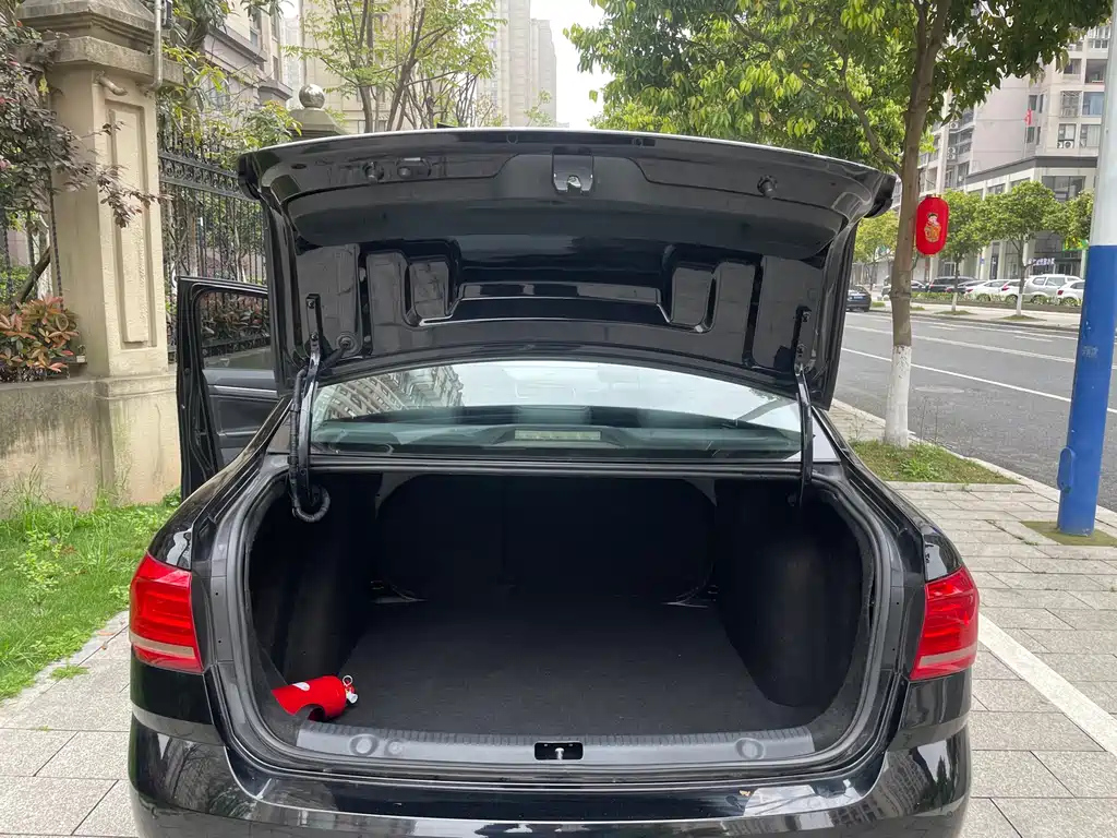 VOLKSWAGEN LAVIDA 2016