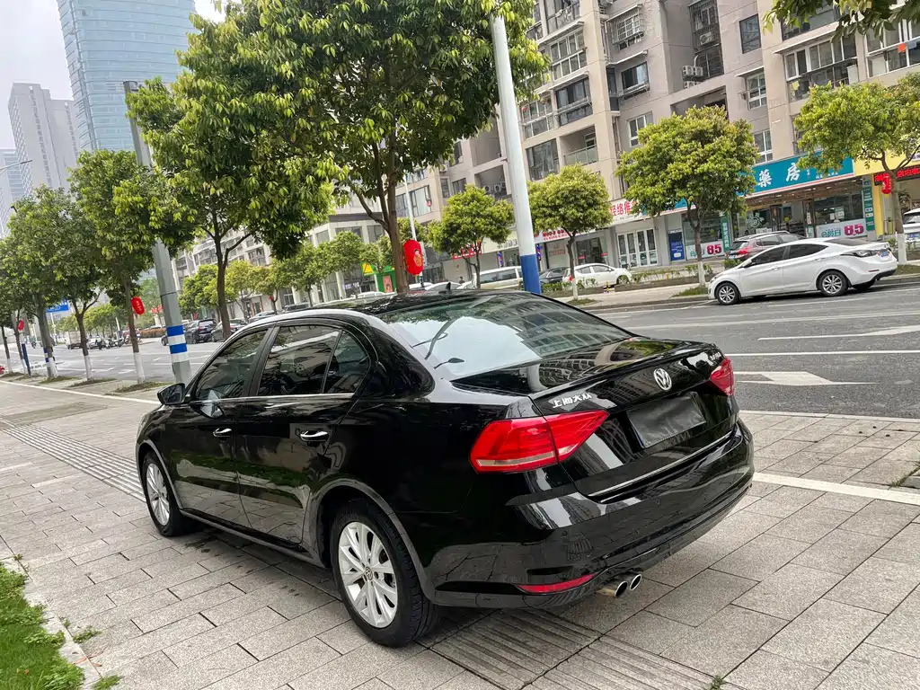VOLKSWAGEN LAVIDA 2016