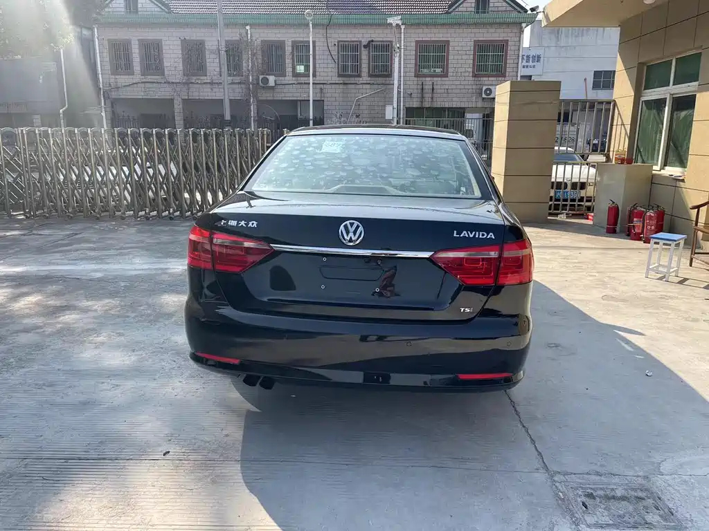 VOLKSWAGEN LAVIDA 2013