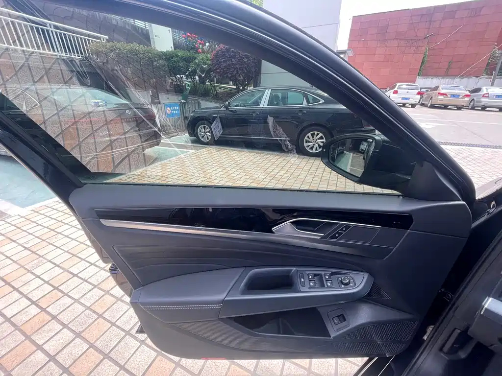 VOLKSWAGEN PASSAT 2023