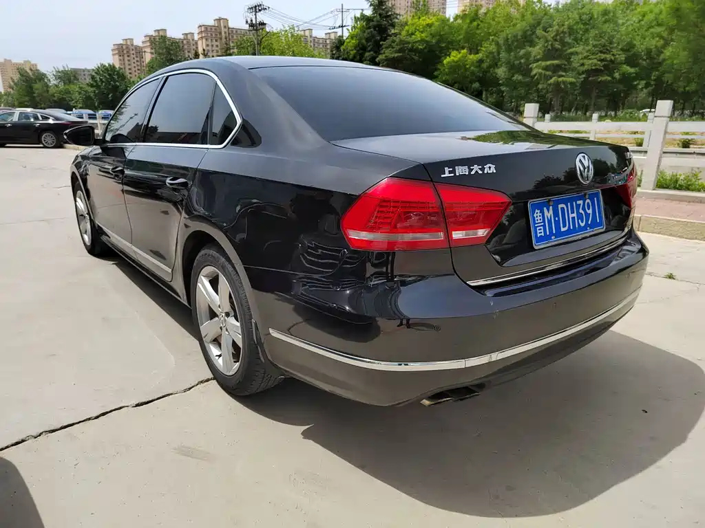 VOLKSWAGEN PASSAT 2015