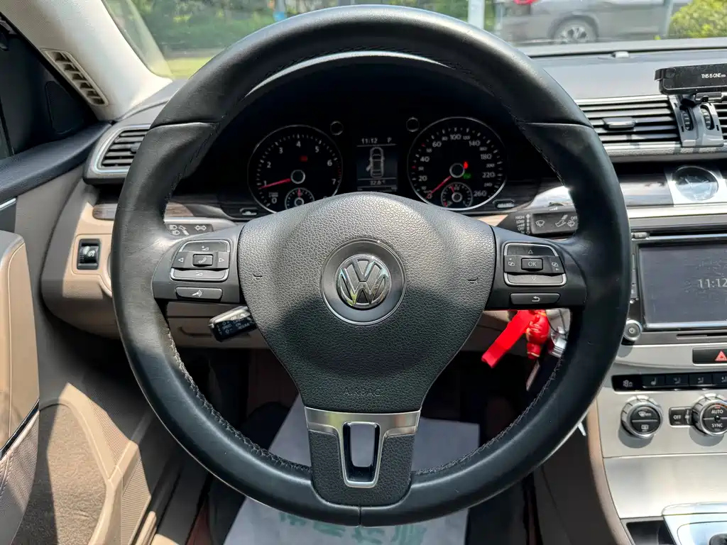 VOLKSWAGEN MAGOTAN 2012