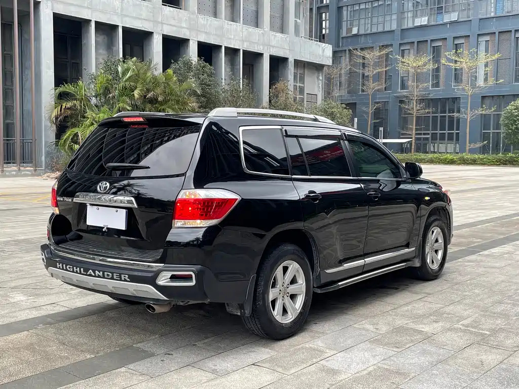 TOYOTA HIGHLANDER 2013