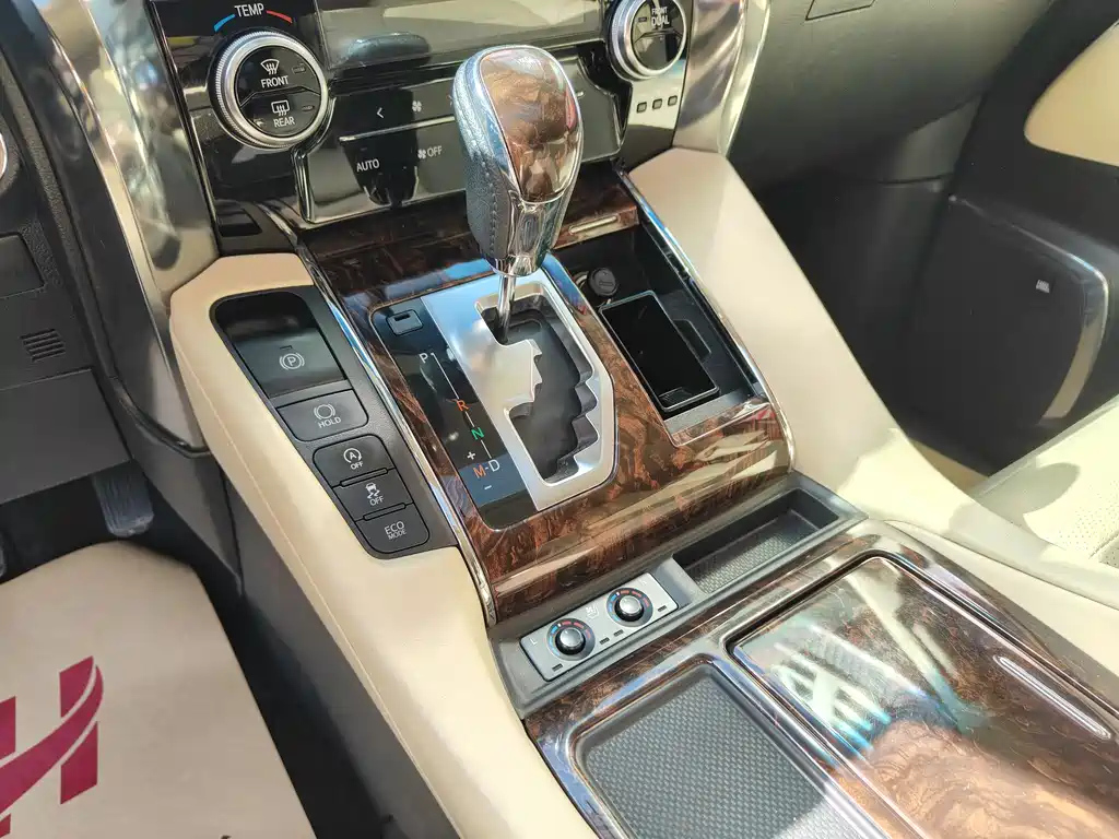 TOYOTA ALPHARD 2018