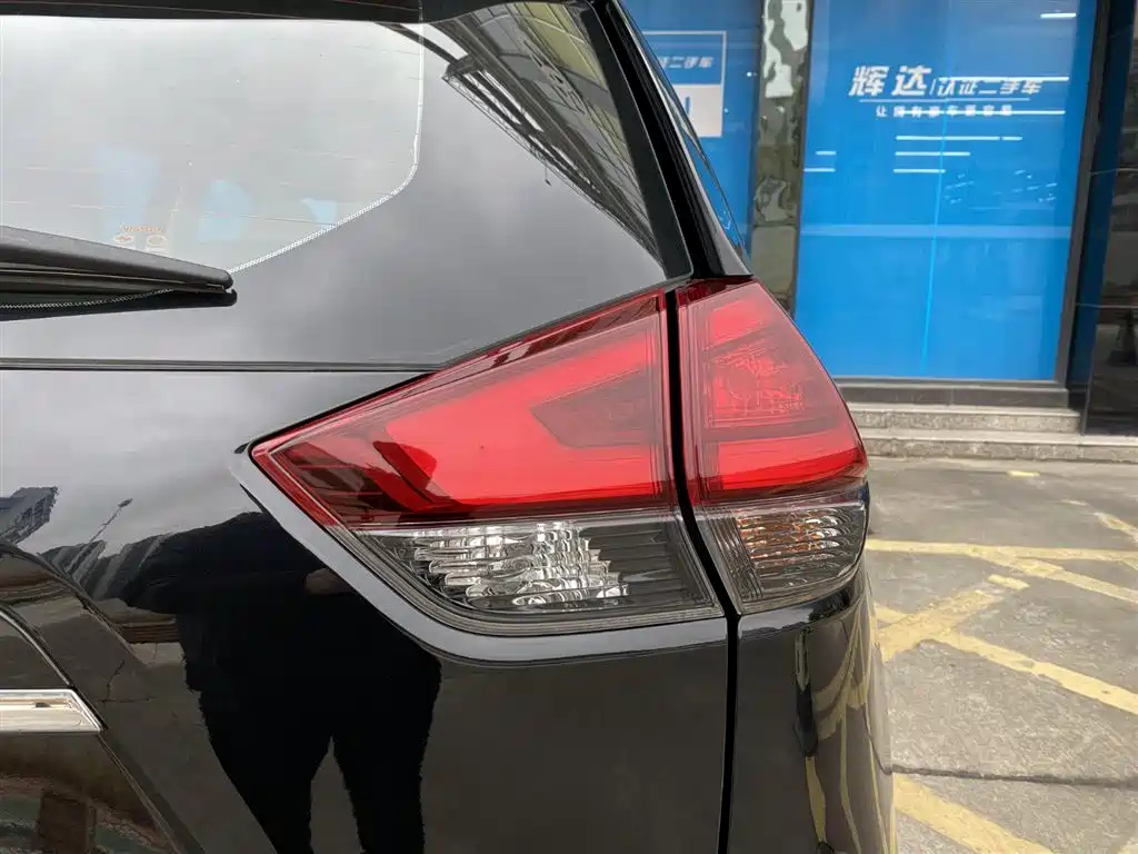 NISSAN X-TRAIL 2019