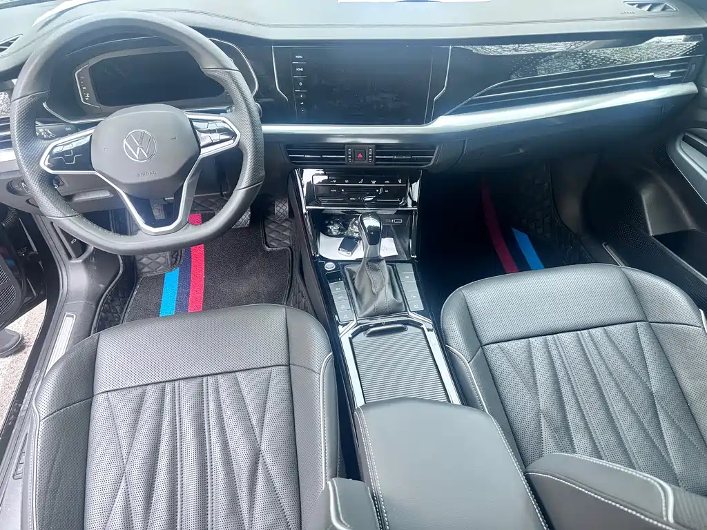 VOLKSWAGEN PASSAT 2023