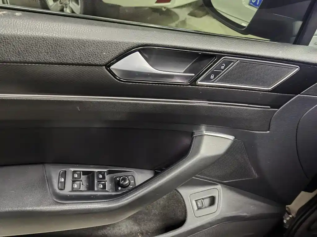 VOLKSWAGEN MAGOTAN 2021