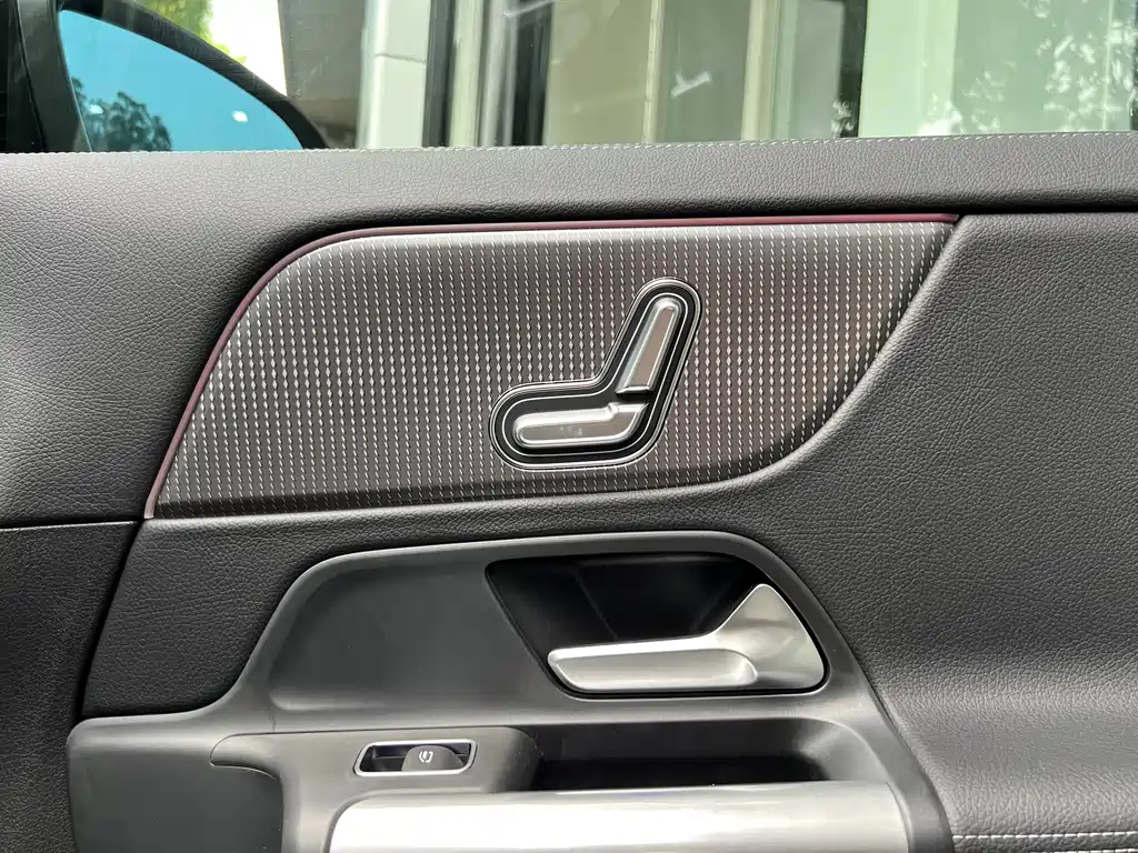 MERCEDES BENZ GLA 2024