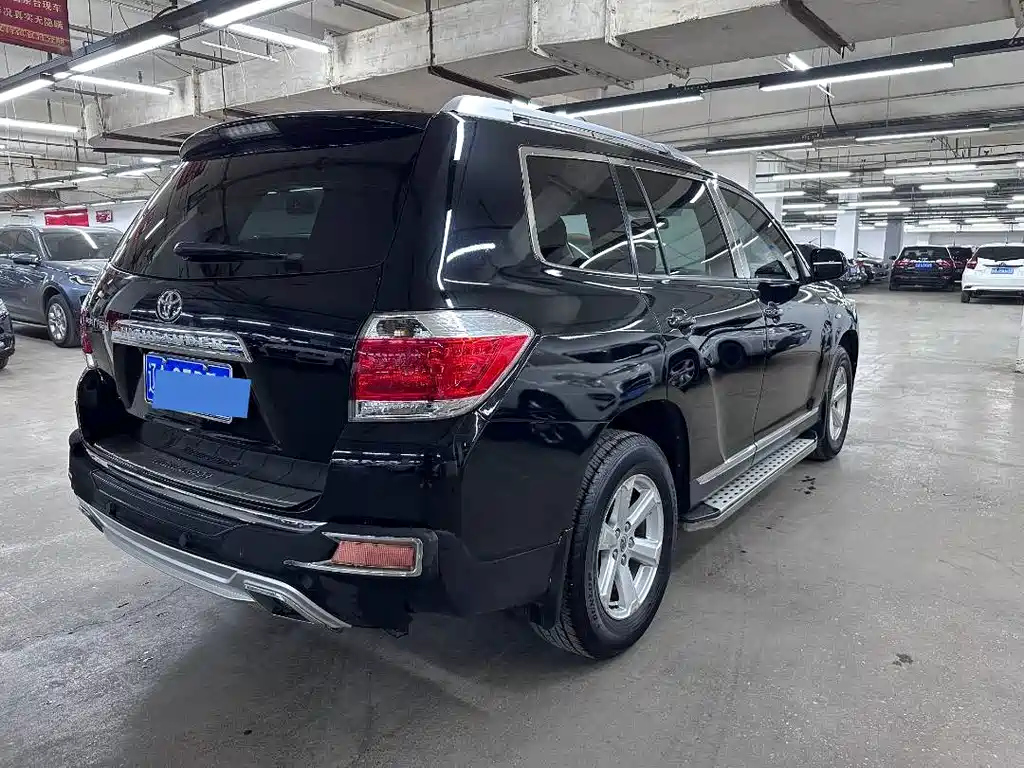 TOYOTA HIGHLANDER 2013