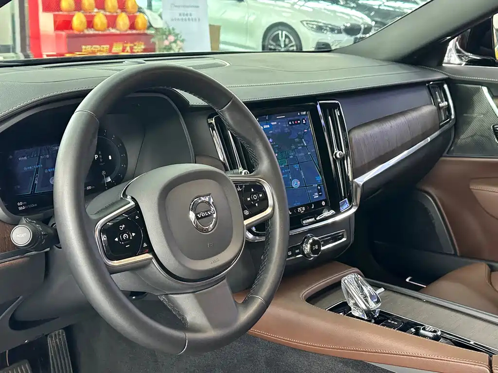 VOLVO S90 2023