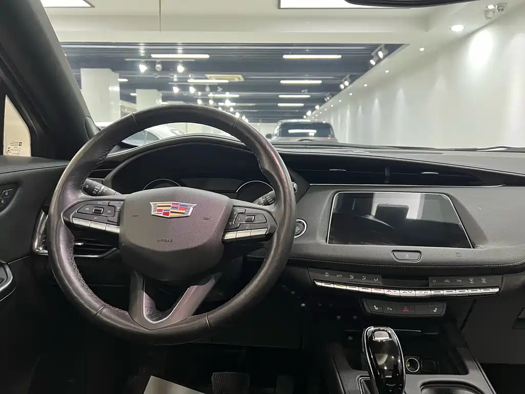 CADILLAC XT4 2021