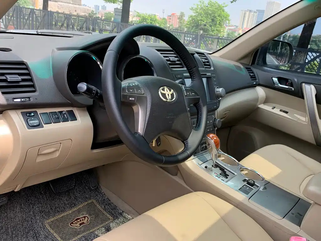 TOYOTA HIGHLANDER 2009
