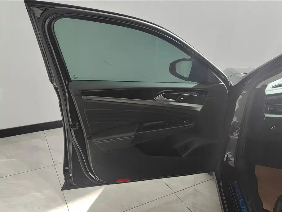 VOLKSWAGEN PASSAT 2022