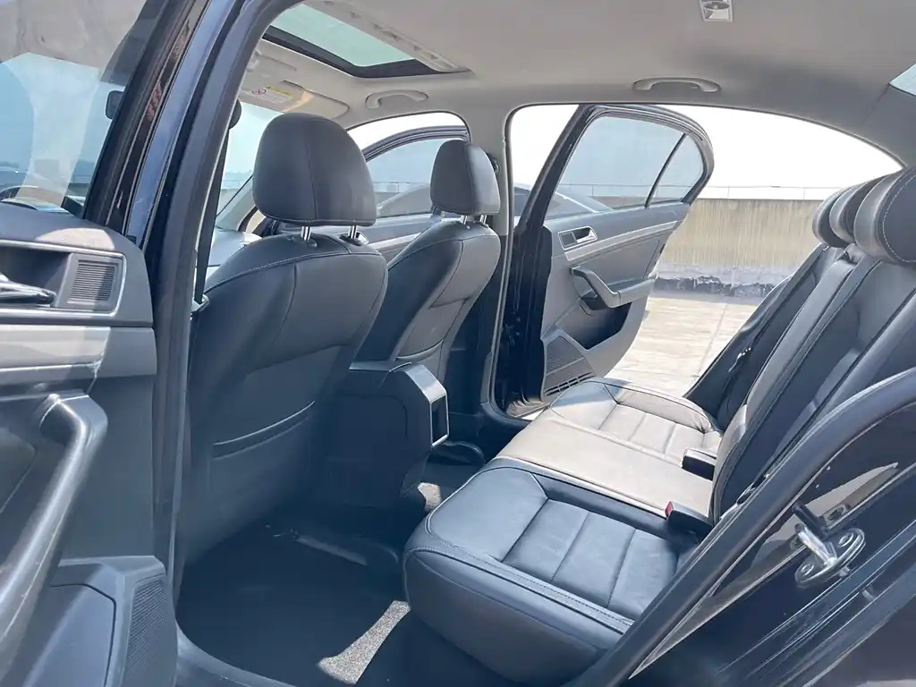VOLKSWAGEN LAVIDA 2015