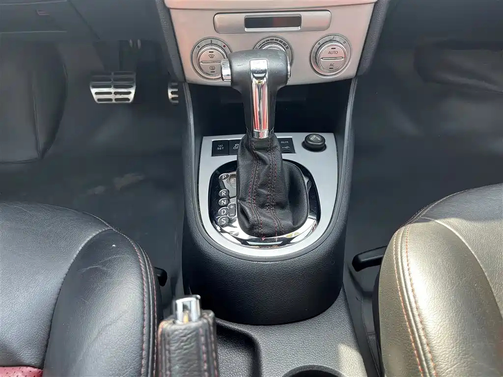 VOLKSWAGEN LAVIDA 2010