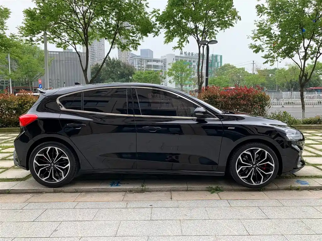 FORD FOCUS 2021