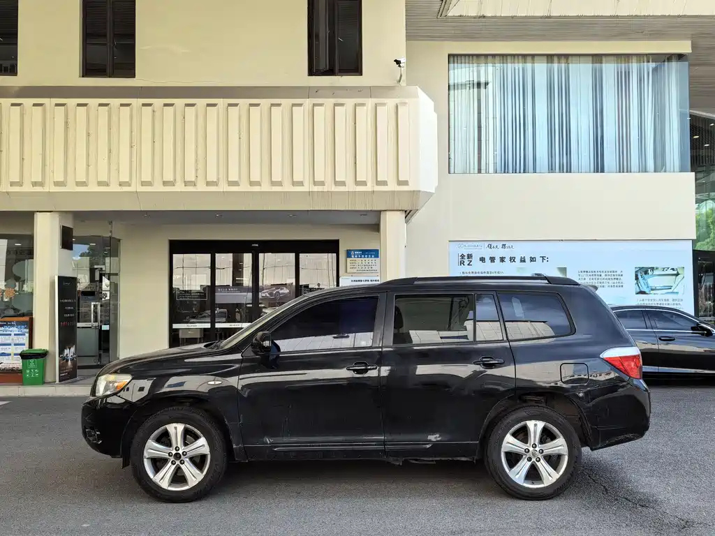 TOYOTA HIGHLANDER 2010