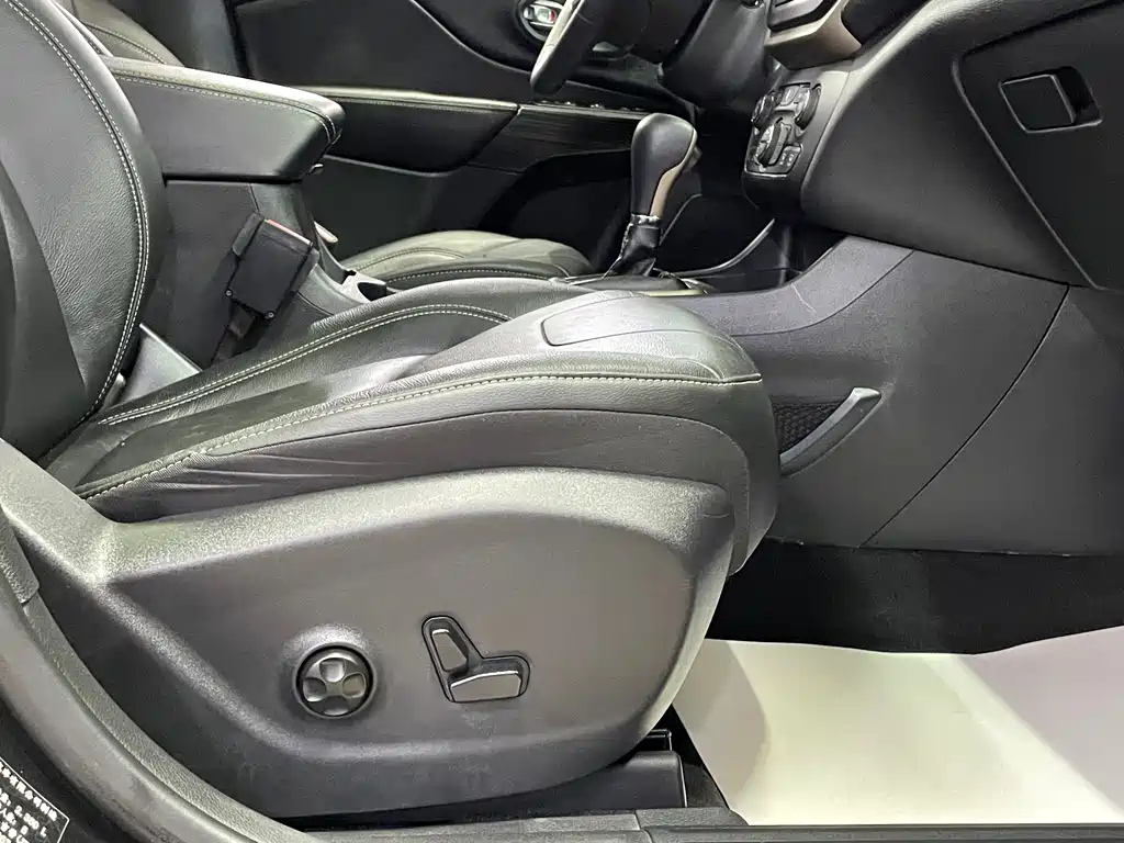 JEEP CHEROKEE 2018