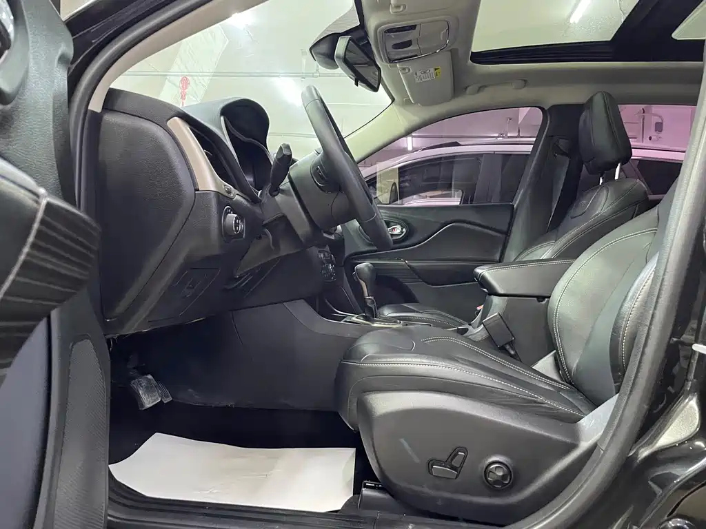JEEP CHEROKEE 2018