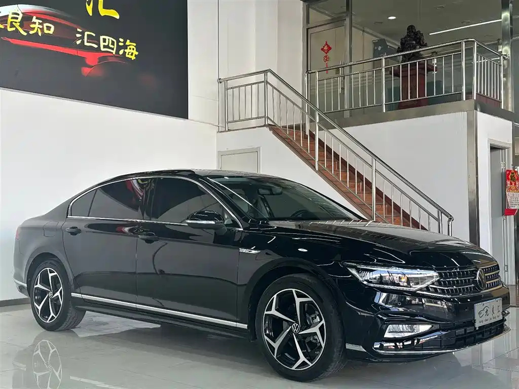 VOLKSWAGEN MAGOTAN 2023