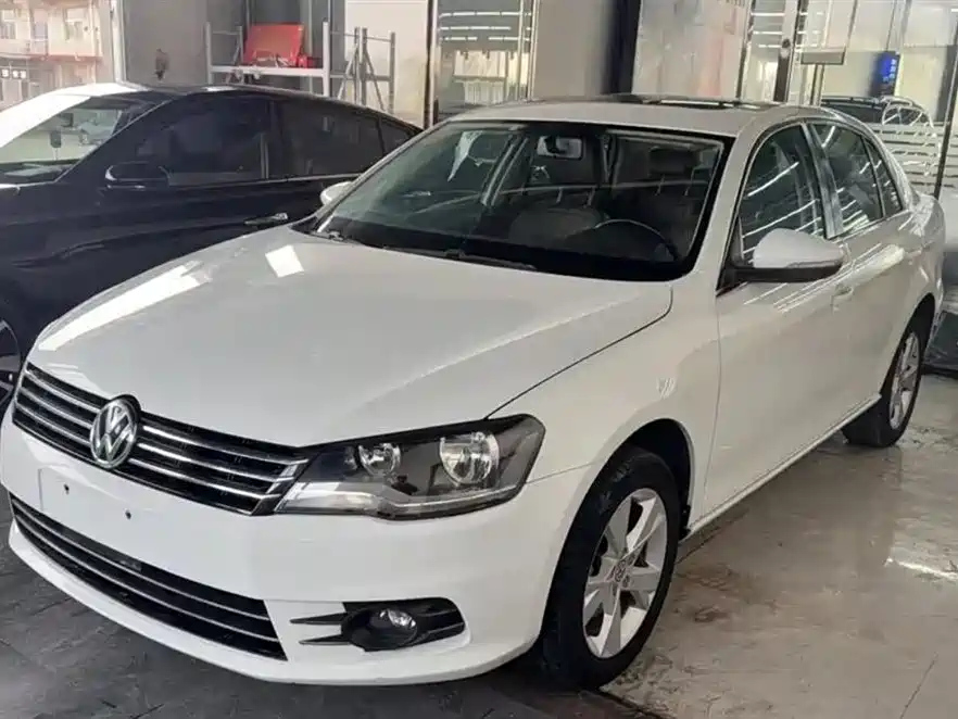 VOLKSWAGEN BORA 2014