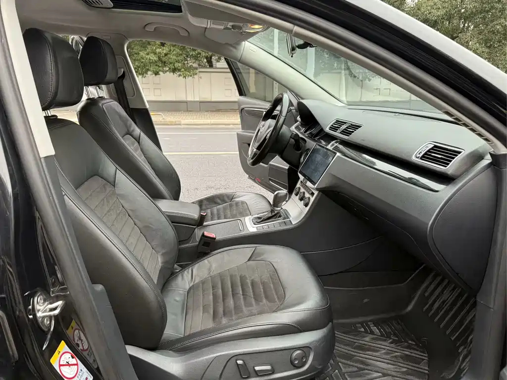 VOLKSWAGEN MAGOTAN 2013