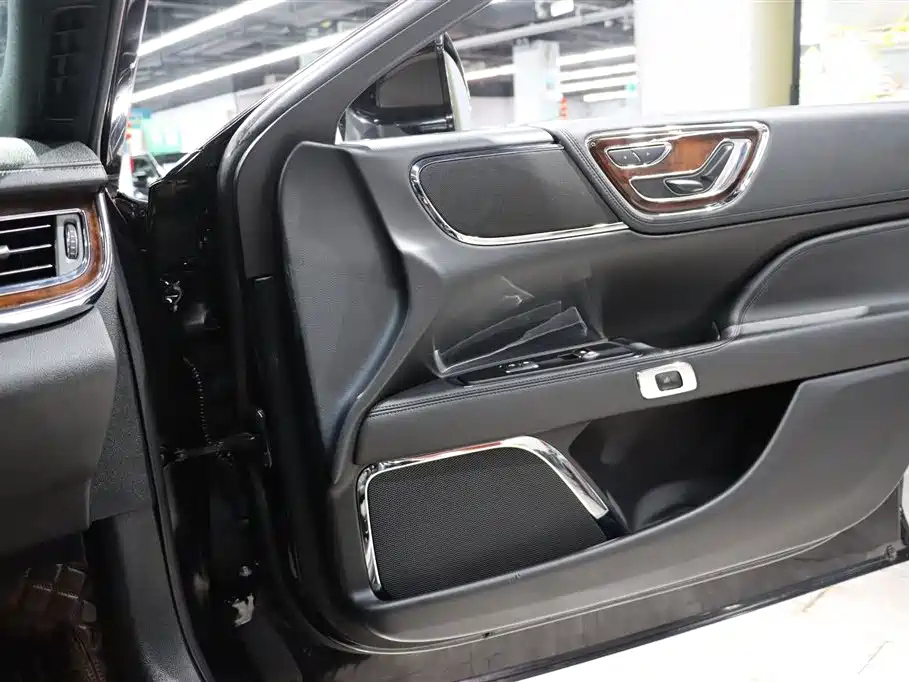 LINCOLN CONTINENTAL 2019