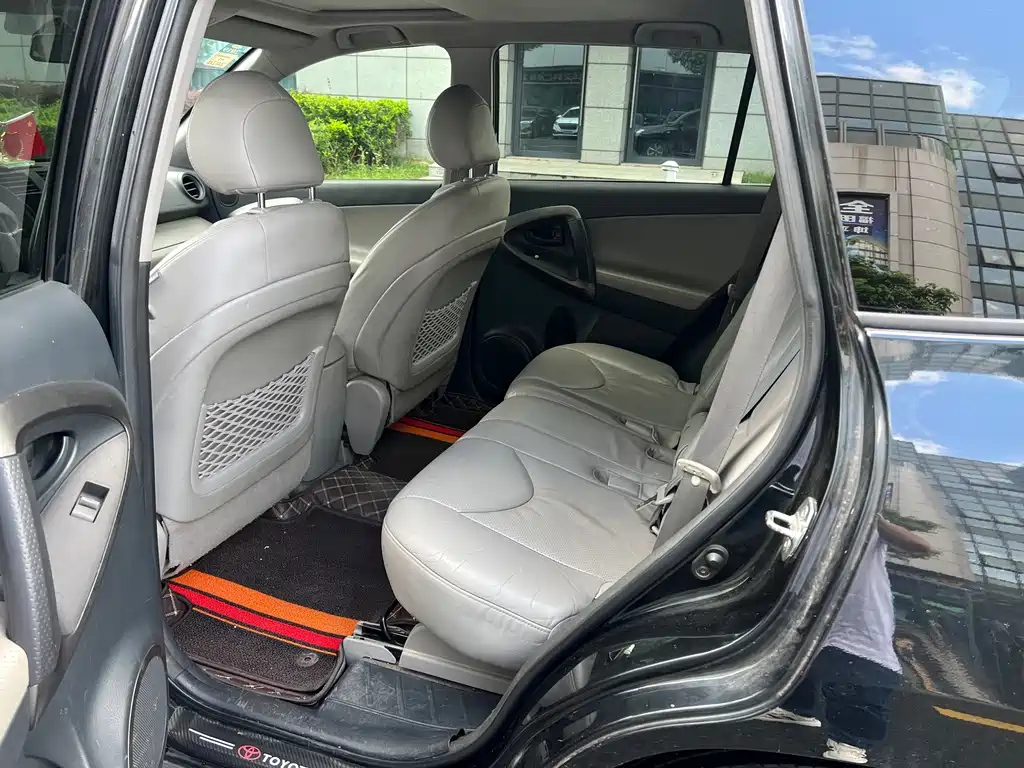 TOYOTA RAV4 RONGFANG 2011