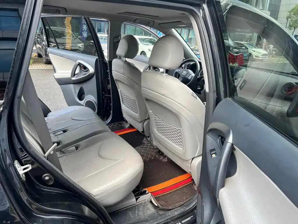 TOYOTA RAV4 RONGFANG 2011