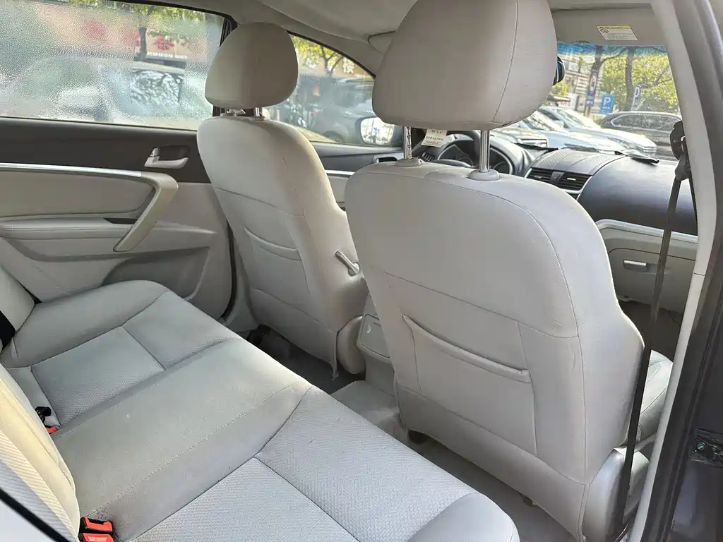 GEELY AUTO EMGRAND 2015