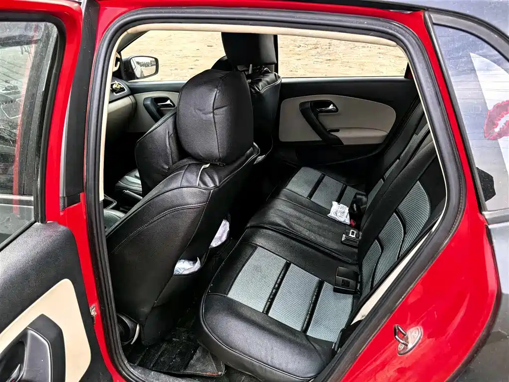 VOLKSWAGEN POLO 2013