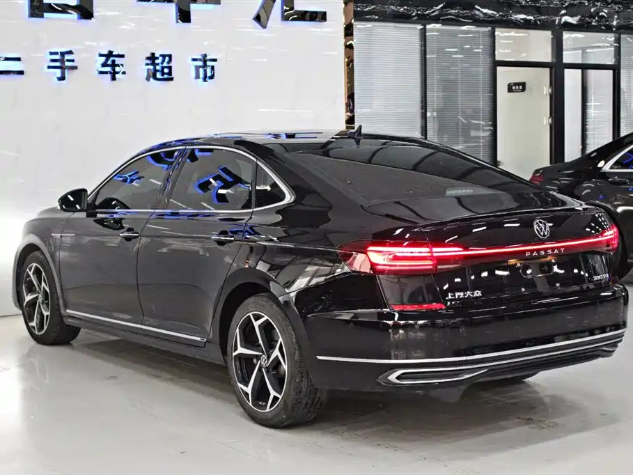 VOLKSWAGEN PASSAT 2022