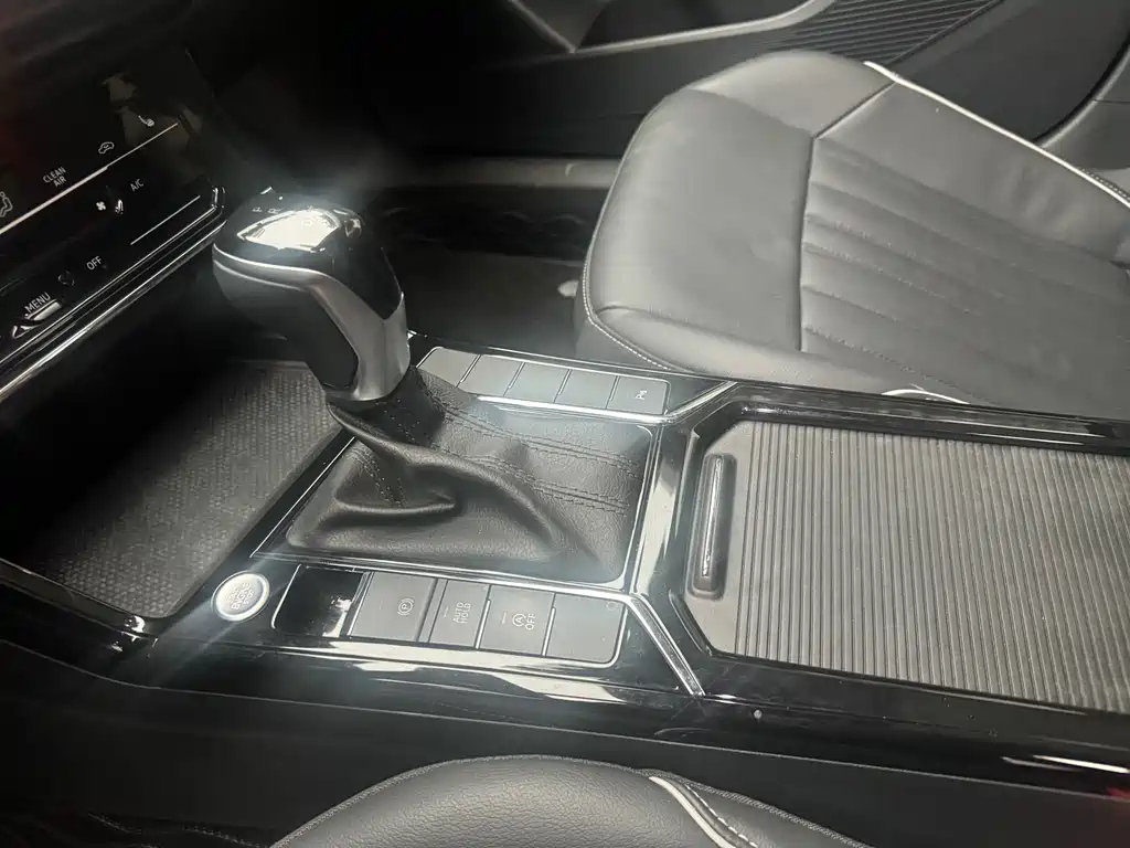 VOLKSWAGEN PASSAT 2023