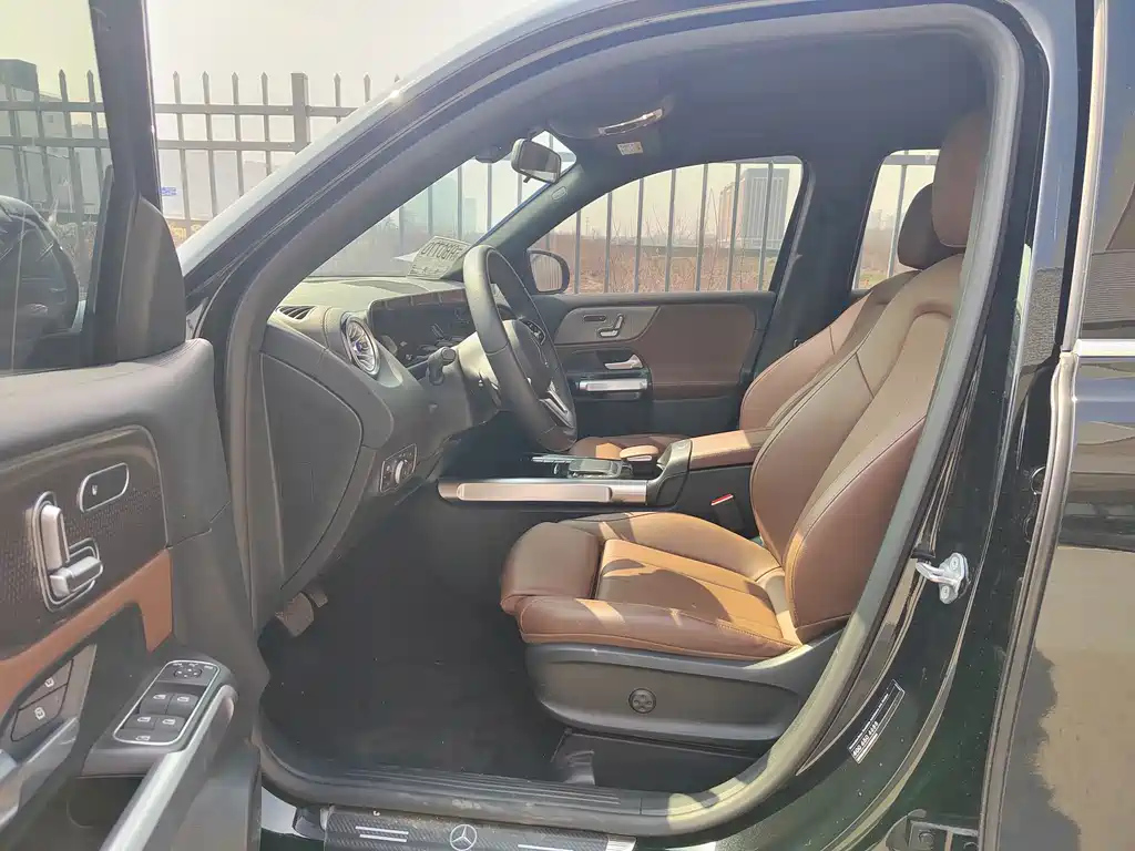 MERCEDES BENZ GLB 2023