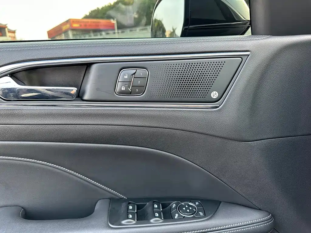 FORD TAURUS 2021