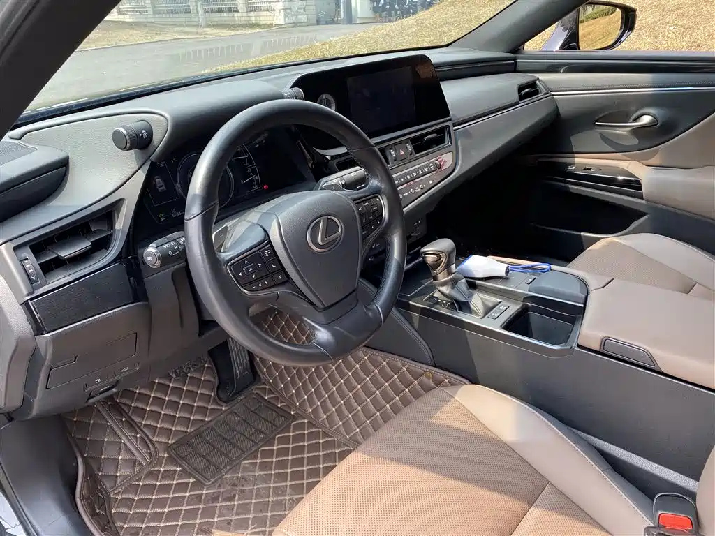 LEXUS ES 2022