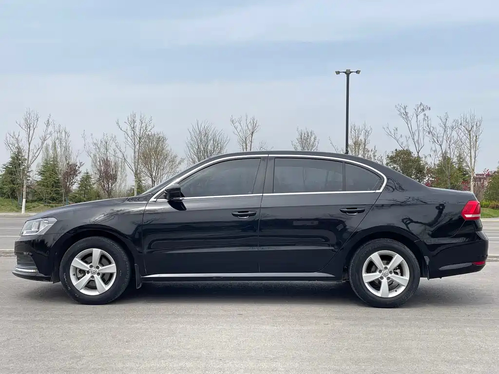 VOLKSWAGEN LAVIDA 2016