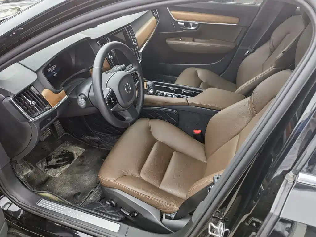 VOLVO S90 2023