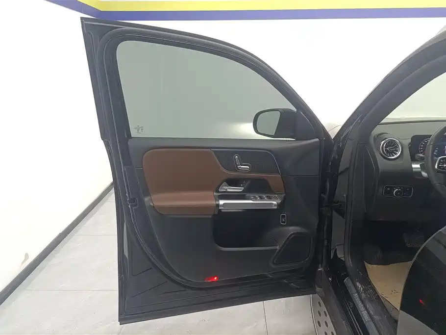 MERCEDES BENZ GLB 2021