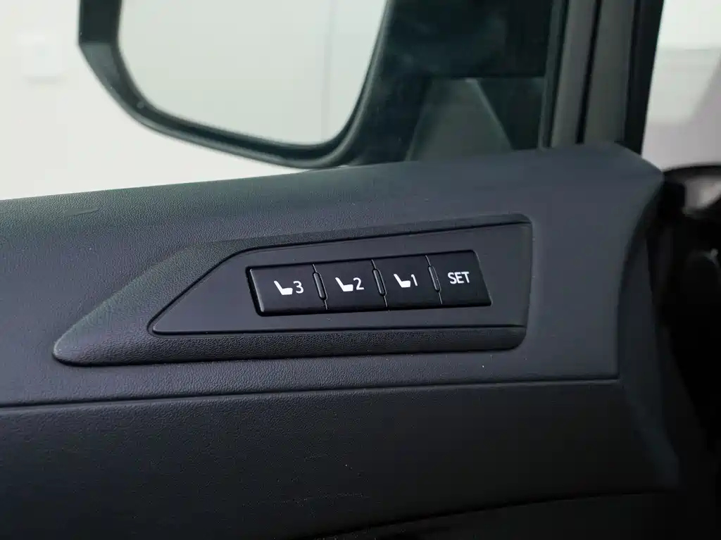 TOYOTA ALPHARD 2016