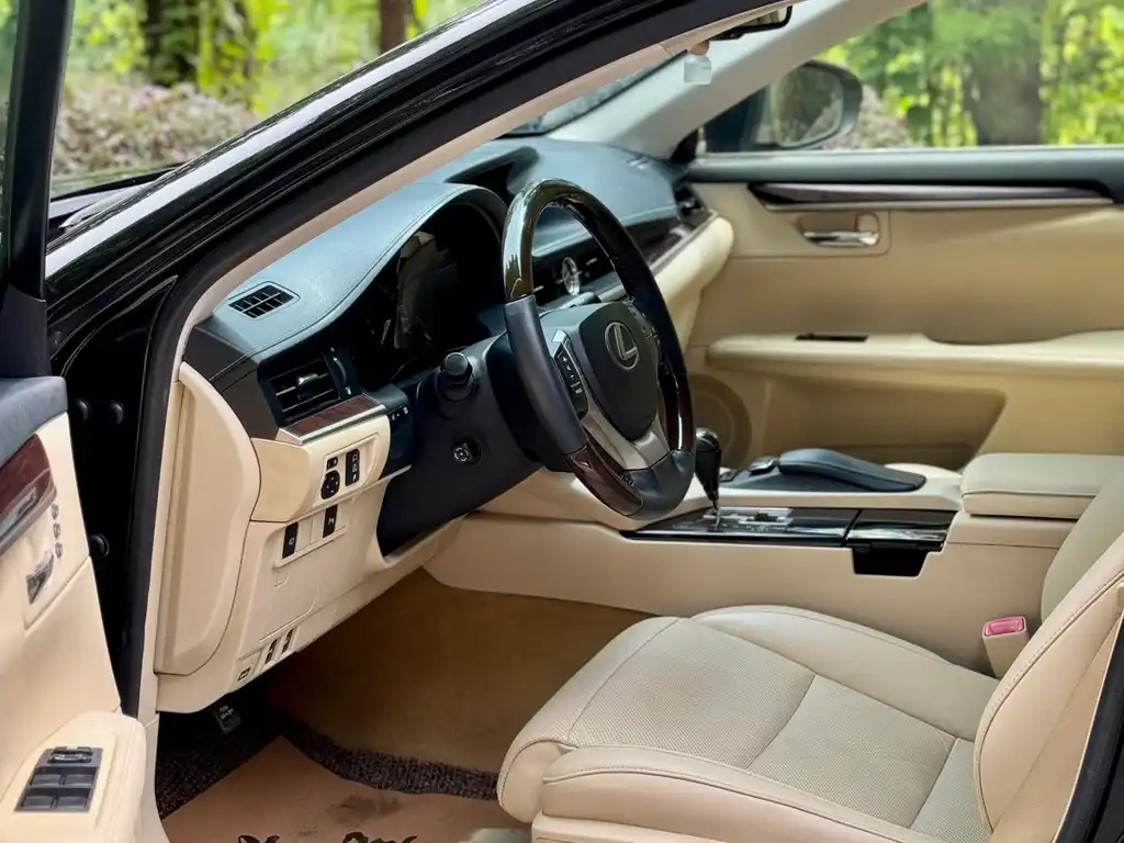 LEXUS ES 2013