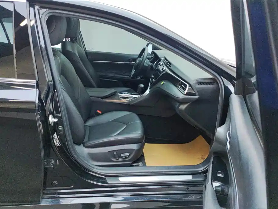 TOYOTA CAMRY 2020