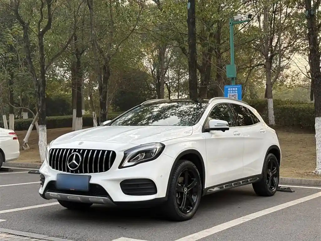 MERCEDES BENZ GLA 2019