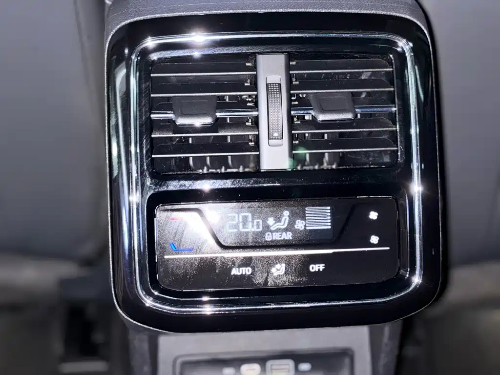 VOLKSWAGEN PASSAT 2023