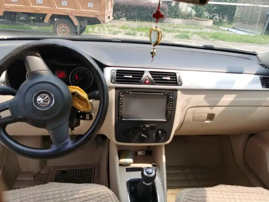 VOLKSWAGEN BORA 2012
