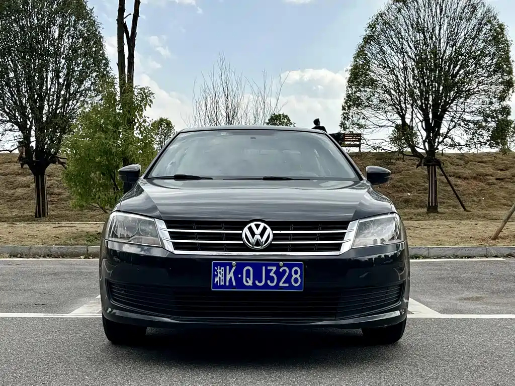 VOLKSWAGEN LAVIDA 2015
